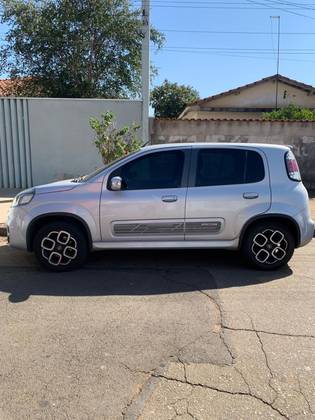 FIAT UNO 1.4 EVO SPORTING 8V FLEX 4P MANUAL FIAT UNO 1.4 EVO SPORTING 8V FLEX 4P MANUAL